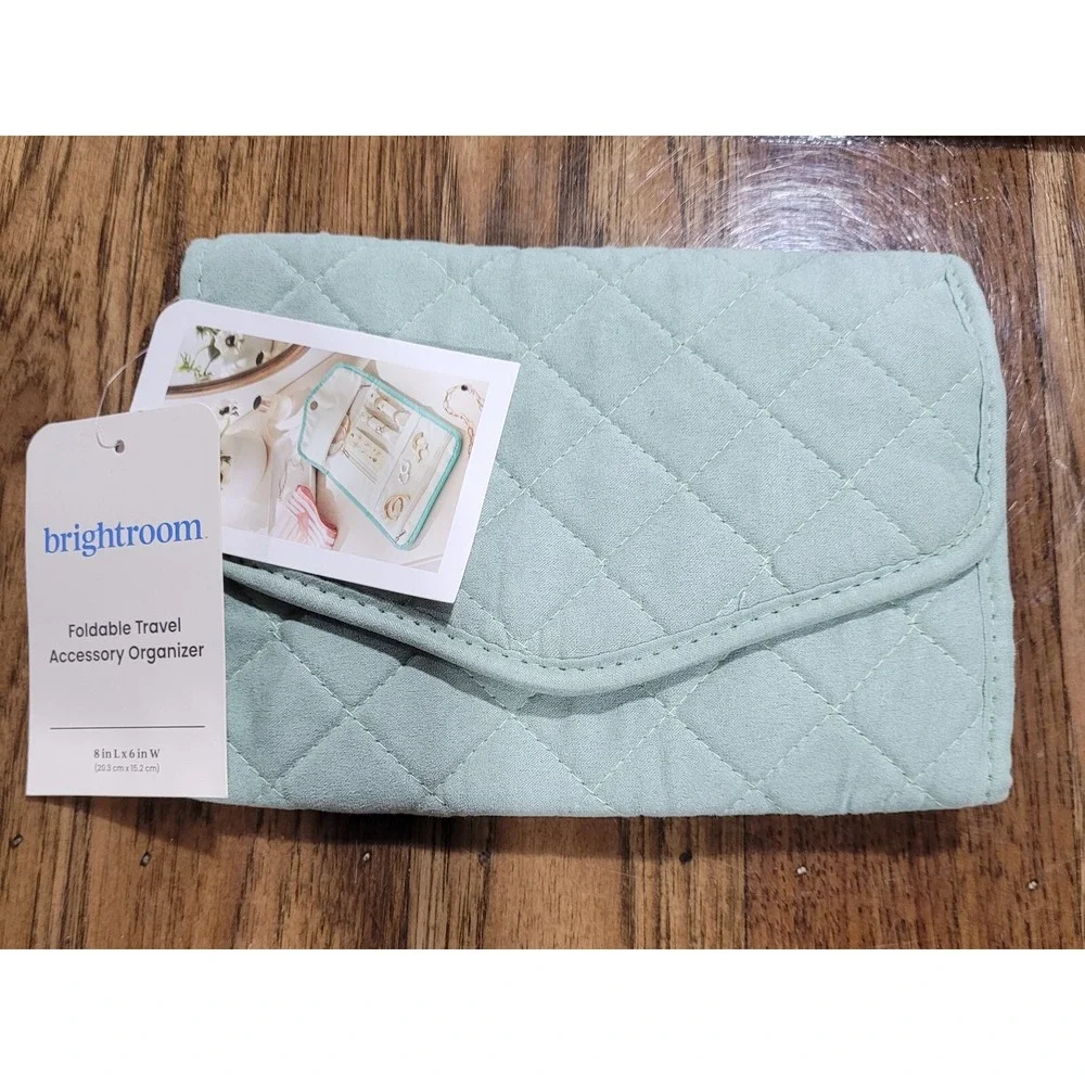 New with tags Brightroom  Green Travel Accessory organizer